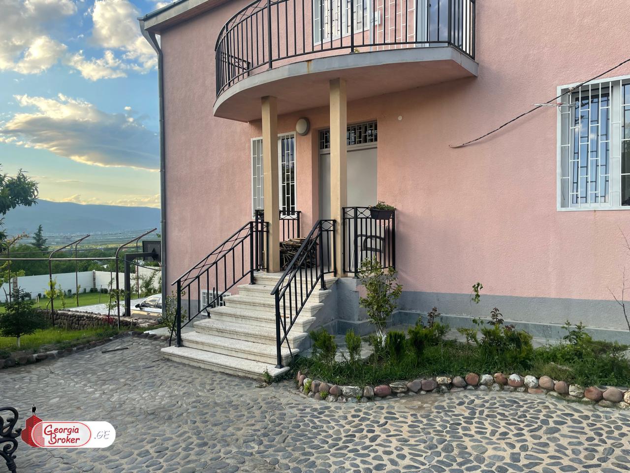 nearly repaired 10-room house for rent